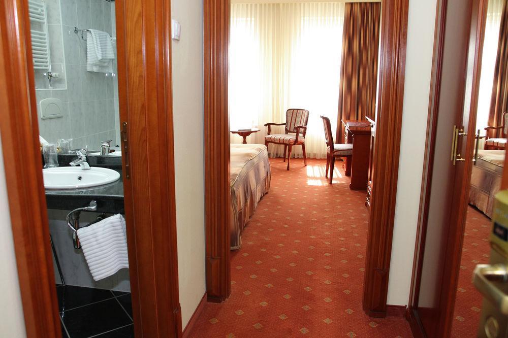 Hotel Galleria Subotica Exteriör bild